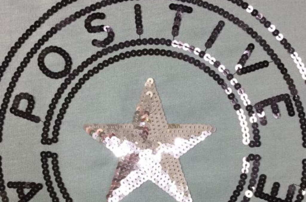 Bordado  dibujo estrella de lentejuelas a 2 colores