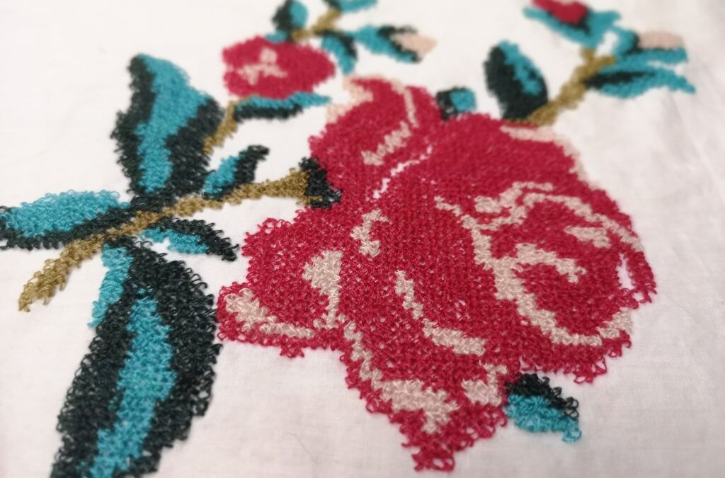 Bordado floral punto de cruz