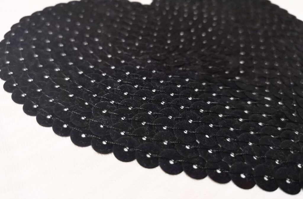 Corazón  bordado con lentejuelas