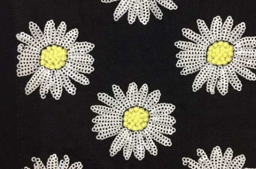 Margaritas de lentejuelas con bordado