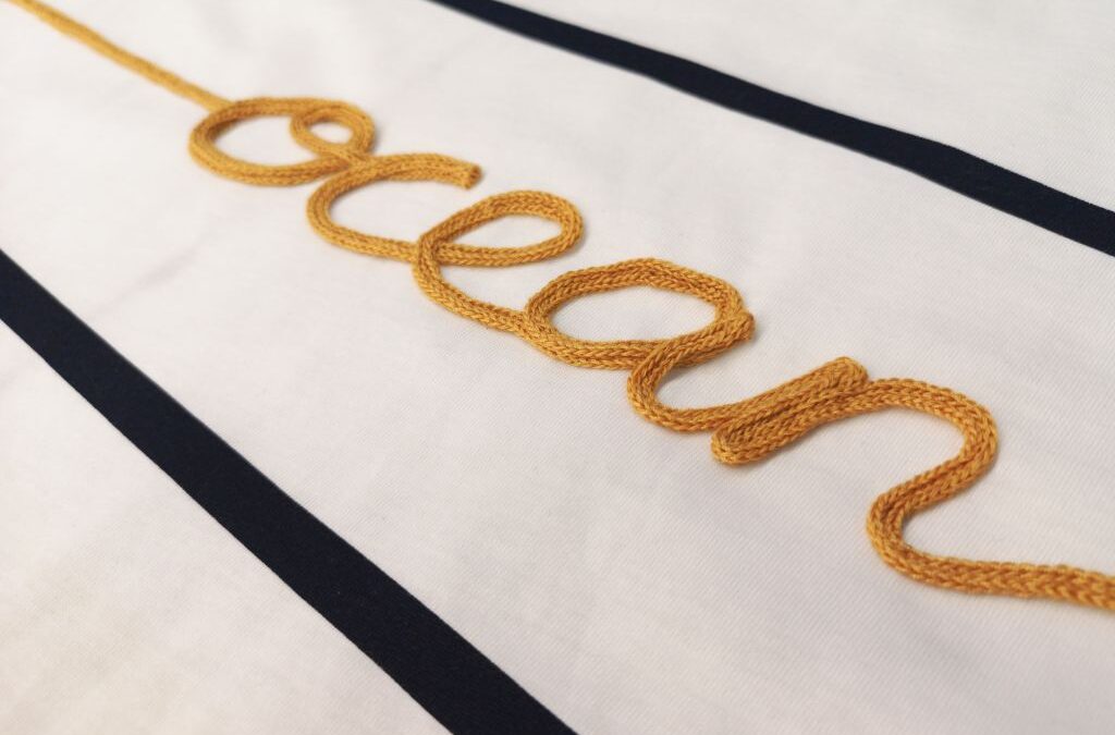 Palabra bordado en cordón en estampado