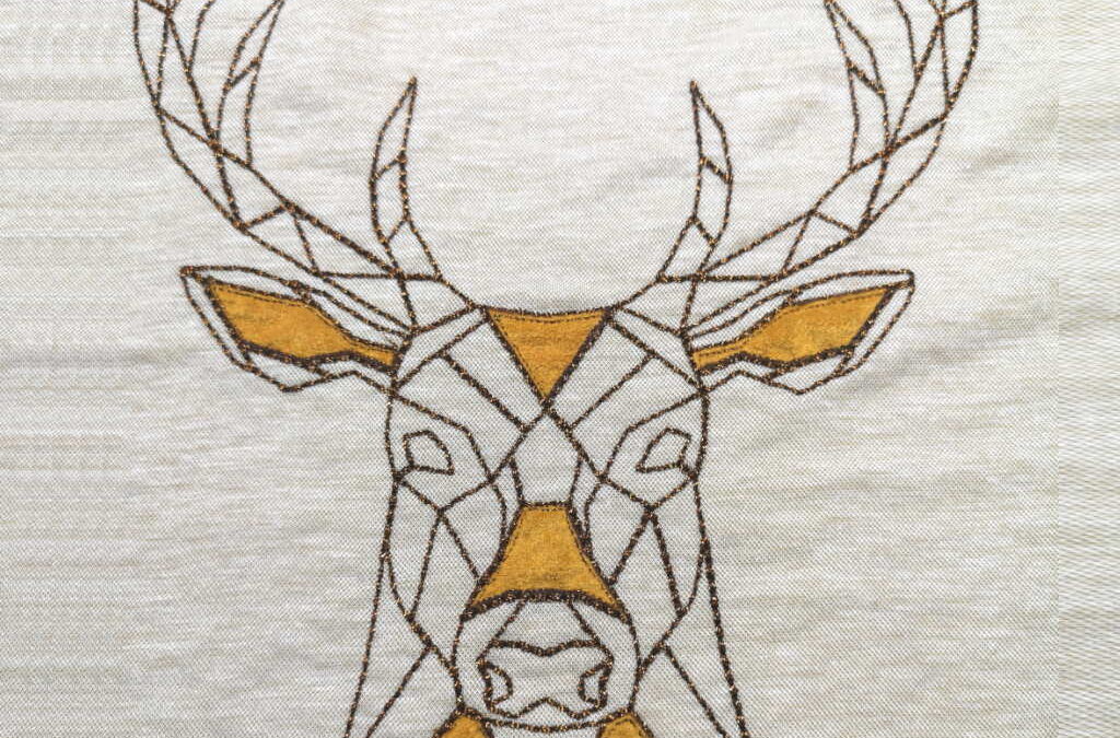 Animal geométrico en lurex con aplicación