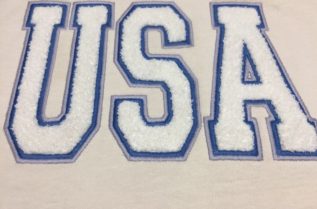 Nombre bordado en musgo con perfil en festón