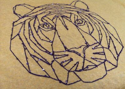 Tigre bordado en cordón de lentejuelas
