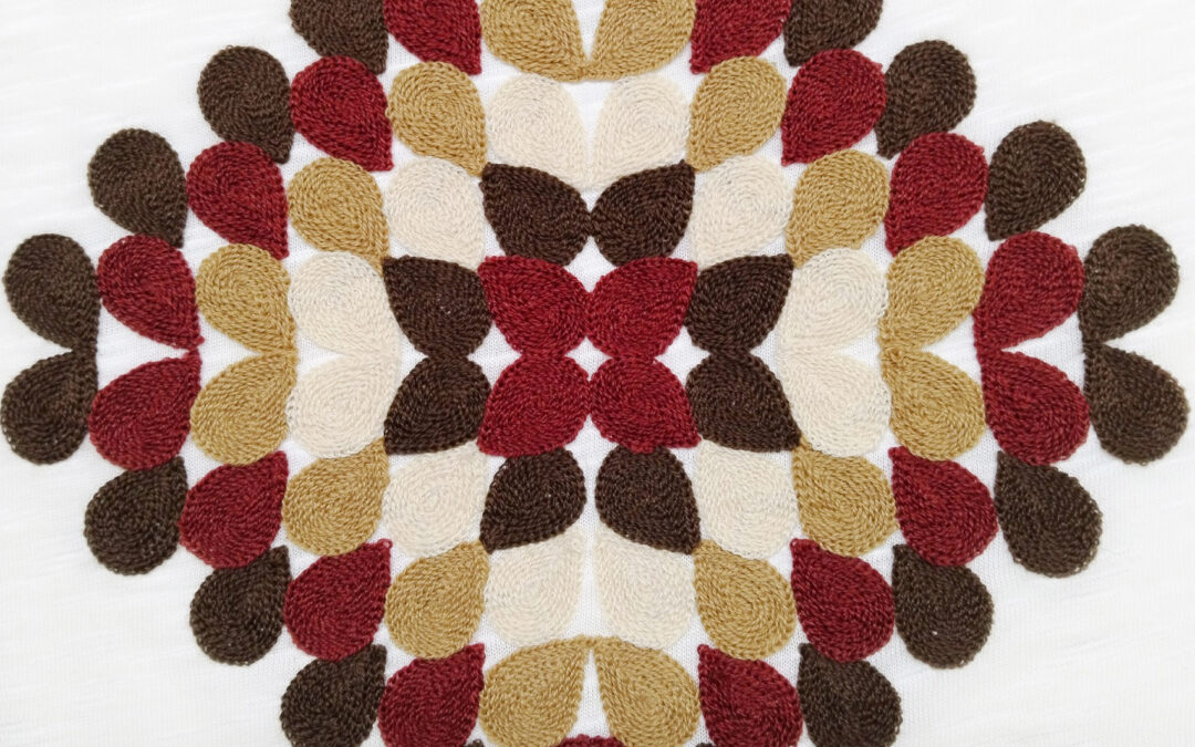 Bordado étnico en cadeneta